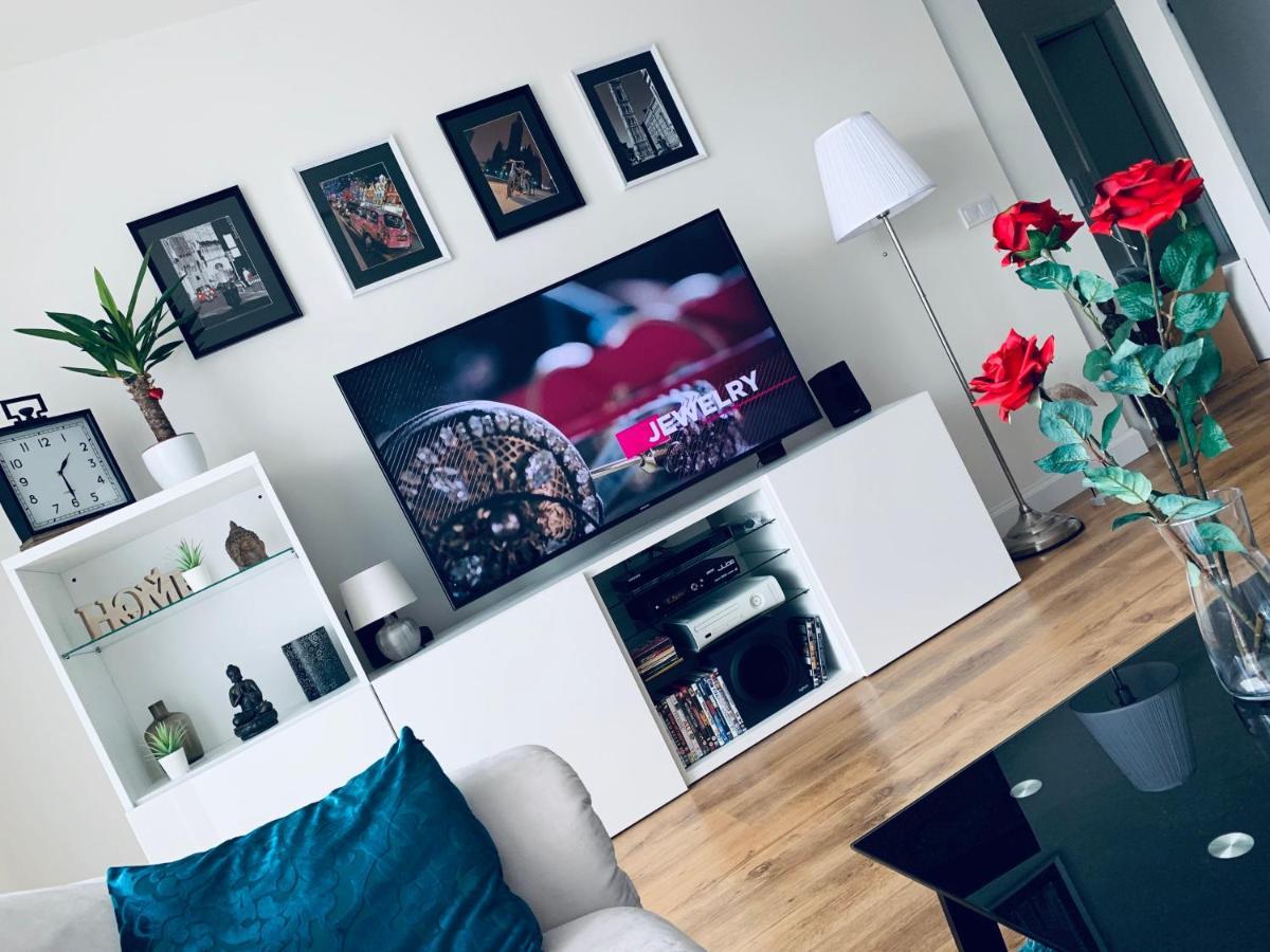 E1 Luxury Oldtown Apt - 2X Parking, Foodstore, Pcscreen, Netflix, Unlimited Music, Crib, Babychair, Fastwifi, Aircon Daire Kösice Dış mekan fotoğraf